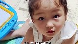 双胞胎姐妹让妈妈分不清，反正我是你不打的那一个