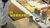 兵哥哥休假回家假扮顾客逗老妈，认出儿子后，妈妈乐开了花！网友：隔着屏幕都感受到了幸福️