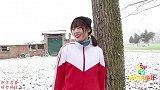 树枝雪人：伙伴们在树上堆雪人，欢欢堆了兔子，冬冬堆了小胖狗