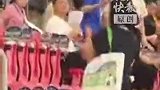 刘强东现身苏超赛场 为宿迁队加油
