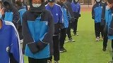 学生把直接捂得严严实实，网友：校园版豌豆射手
