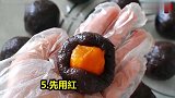 3分钟学会用蛋黄和红豆酱制作蛋黄红豆蓉月饼，低筋粉版