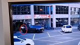 山东路虎女司机三次撞向陌生女子 被撞女士：她说撞死我赔得起