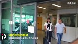 迪巴拉抵达都灵！记者追问与曼联转会传闻 小迪笑而不语