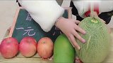 水果一元一个，妹妹捡个最大的拿，没想到自己竟被骗了