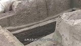 河北发现古墓 考古队一无所获 被工作人员一脚踩出“金库”