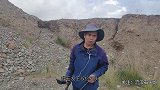 叔侄两人荒山寻宝，意外收获“鸡血石”，高兴得赶快抱回家