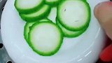 丝瓜泥米粉，适合新添加米粉的宝宝