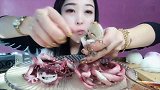 看完这位主播吃八爪鱼之后，总觉得其他主播吃的八爪鱼都没熟