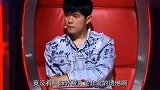 顶级歌手偷偷参加中国好声音，全体导师起身致敬，名气简直太大了