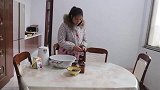 弟媳变身糕点师，蒸锅红糖发糕给大家吃，大嫂怀疑弟媳手艺先闻闻