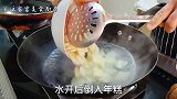 回锅年糕不要直接下锅，难怪以前年糕粘锅又起坨，年夜饭家常味道