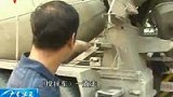 广东一搅拌车失控 桥上连撞九车-5月27日