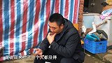 桃子姐和妈妈逛街回来，包立春想喝汤，炖一锅猪肚鸡汤，美滋滋