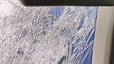 意大利：挡风玻璃砸成蛛网！突遭冰雹高速公路瘫痪