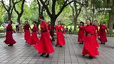 请欣赏丁老师领舞《毛主席的光辉》！紫竹院
