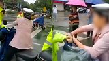 拧手臂抢帽子骂交警，浙江一女子违反交规被劝阻竟当街撒泼