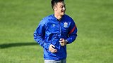 申花抵达大连进行拉练：彭欣力场边简单恢复 钱杰给因伤缺席