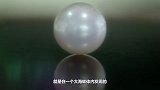 男子海中潜水，意外捡到巨型珍珠蚌，撬开后脸色大变