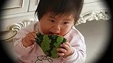 妈妈不给切西瓜，1岁萌娃无奈想出这招，真是绝了！