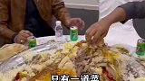 迪拜土豪请客吃饭，竟只有一个菜，看到菜后瞬间无语奇闻趣事