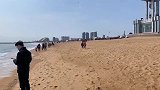 蓝天 碧海 金沙滩，山东日照万平口景区，免费后游人如织
