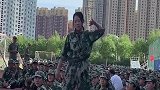 军训现场，这位小姑娘真优秀，一支舞蹈征服全场