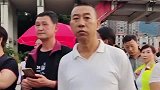 流行歌曲《人的这一生》，小伙街头翻唱，业余水平唱出演唱会感觉