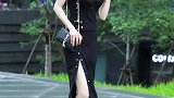 今天拍到这个女生好像韩国人，好像韩剧里的女主角啊？