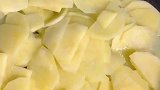 土豆片这样做更好吃，不信你试试