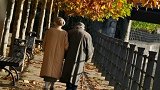 再婚 老年人 中年时期再婚的8旬夫妇相互搀扶去法院离婚,双方子女不愿同时赡养!