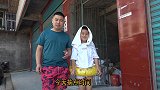 超小厨22元买2斤蚂蚱，做道香辣蝗虫，网友：害虫可以多吃