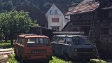 一个德国乡村靠收废品维持生计的家庭，院子里还有两辆老款经典大众老爷车！德国 农村