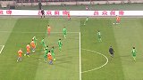 再错良机！鲁能右路起球落点精准 吴兴涵头槌偏出