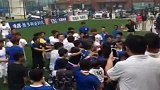 中超-16赛季-申花预备队与永昌球迷起冲突 范志毅方言指挥引围殴-新闻
