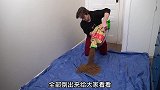 有一小山的狗粮，看一下狗狗要怎么做才能把它给吃完了