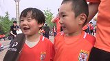 中超-17年-记者连采三小球迷  异口同声只爱王大雷-新闻