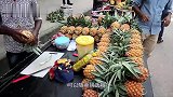 这才是印度真正的水果摊：老板切菠萝的手速堪称世界第一！太牛了