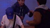 男人的快乐是有多简单看纪李和胡先煦在剧组土味斗舞就知道了！