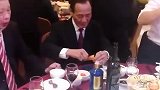 圈大佬吃饭也要保镖护驾啊？