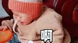 一岁的宝宝哭闹，被姐姐三个字吓得瑟瑟发抖，血脉压制