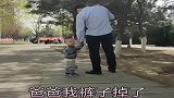 爸爸看孩子，只要活着就好，接下来的一幕，真想揍他一顿！