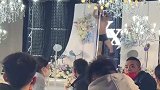 婚礼现场男子跳钢管舞才艺展示