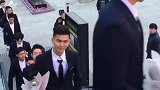 你觉得哪一个不错呢游过一群鸭