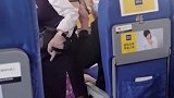 外籍乘客因佩戴口罩问题与车内乘客起争执：外籍不是“搞特殊”的挡箭牌