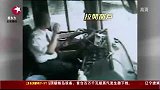 实拍台湾司机开小差 老妇人命丧轮下-8月29日