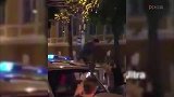 求开车人心里阴影面积！俄罗斯球迷踩上别人汽车庆祝球队胜利