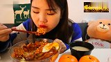小姐姐，你这咖喱饭是高配版的吧，看起来就很好吃