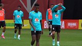 巴西训练日记：内马尔领衔赛前最后一练 分组对抗预示首发出炉？