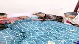 三个姑娘来看奶奶，奶奶真幸福